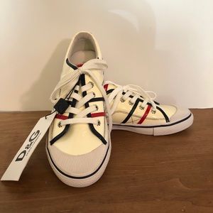 Dolce and Gabbana patent leather tennis shoes 39